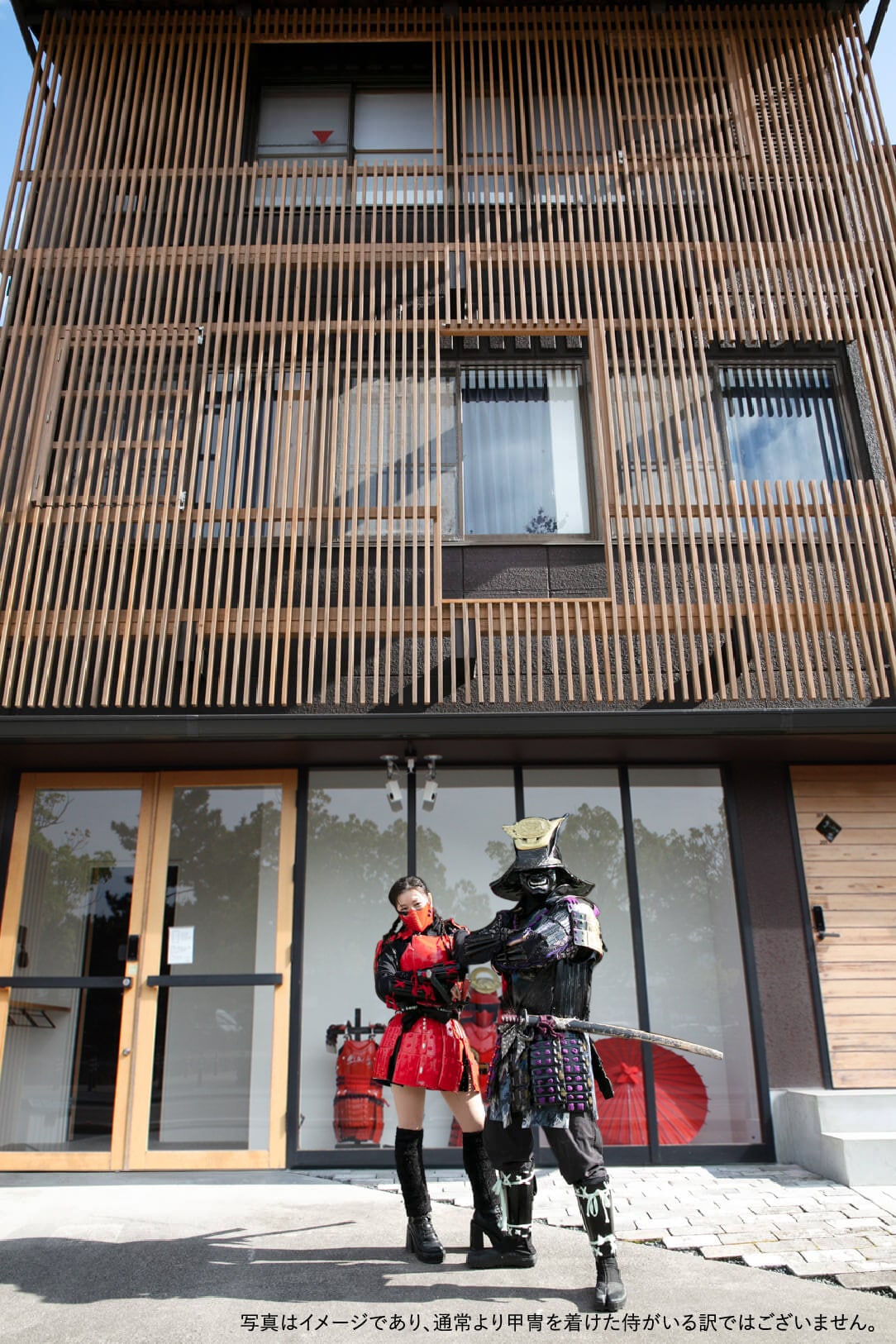 “SAMURAI”鹿庭ならでは宮島侍の甲冑がお出迎え