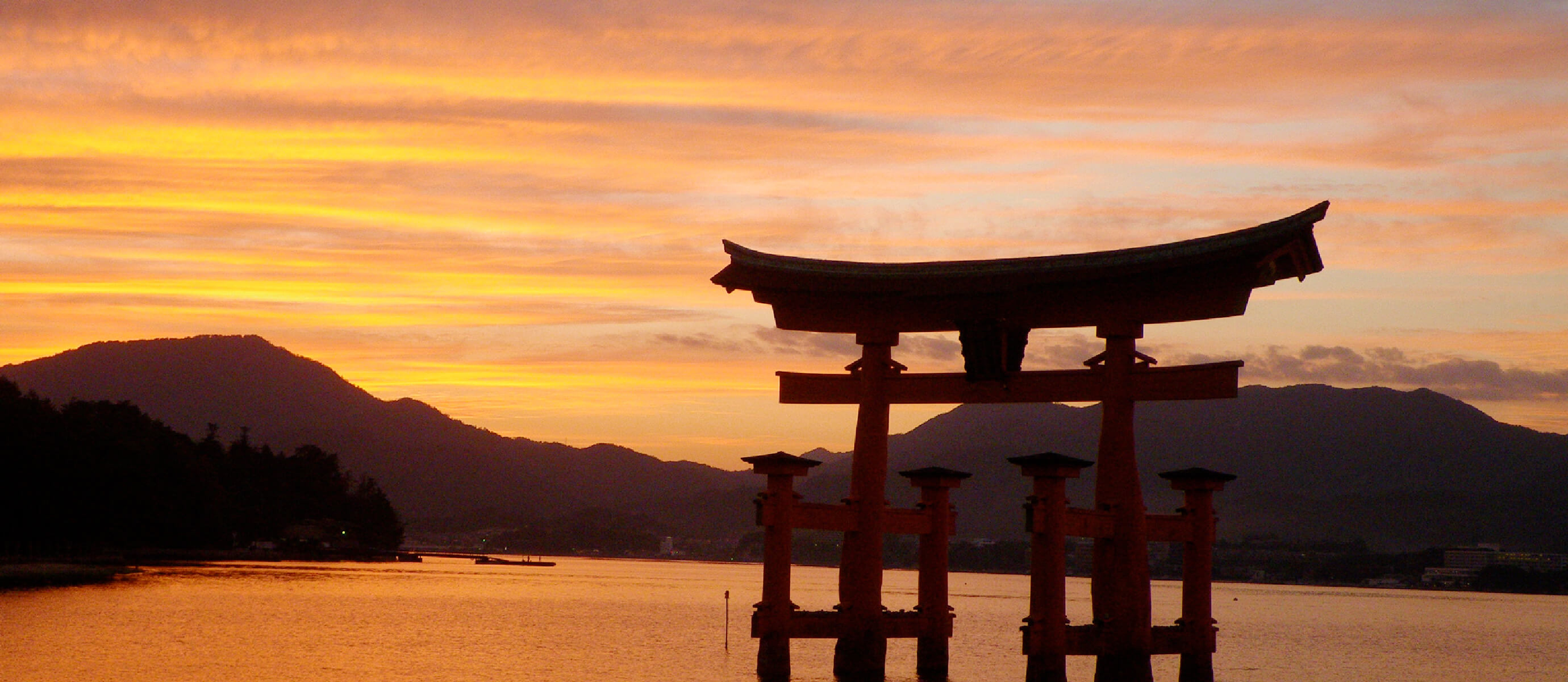 “MIYAJIMA”自然と歴史と平安の浪漫喧騒を離れ ゆっくり感じて